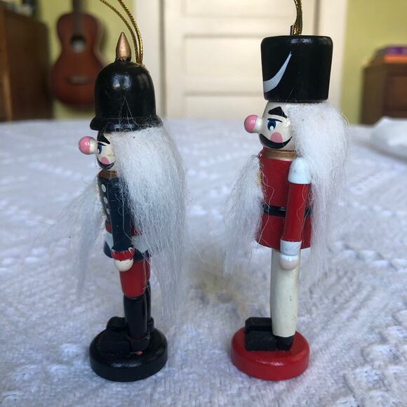 Vintage Wooden Hand Painted Toy Soldier Ornaments Set Of Two Nutcracker 4" - Picture 6 of 8